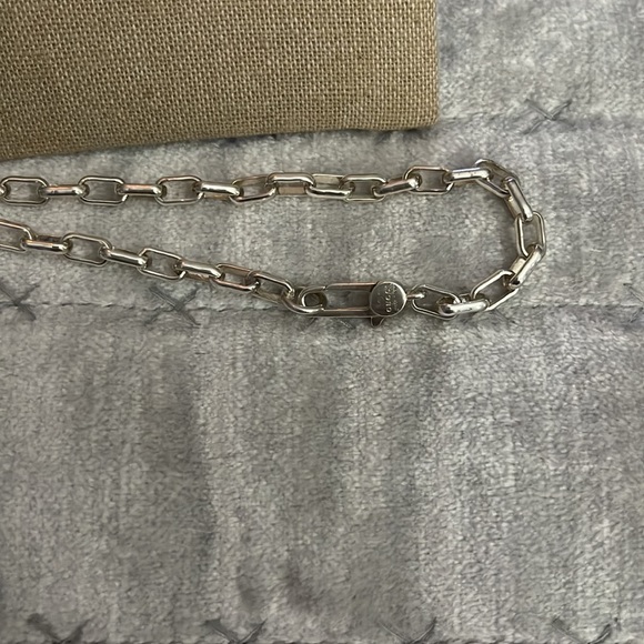 🛑 SOLD 🛑Gucci Preloved necklace excellent condition GG logo come with box n DB - Picture 10 of 15